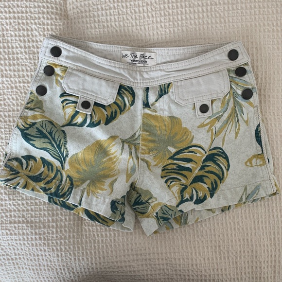 We The Free Pants - We The Free palm jean shorts button side size 24